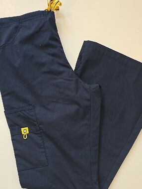 BRAND NEW WONDER WINK NAVY  CARGO SCRUBS